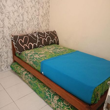 Okj Homestay Syariah Gondowulung Exterior photo