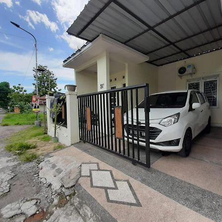 Okj Homestay Syariah Gondowulung Exterior photo