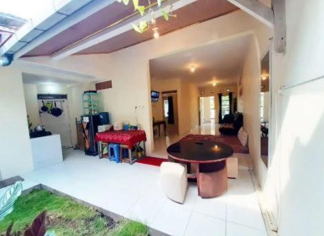 Okj Homestay Syariah Gondowulung Exterior photo